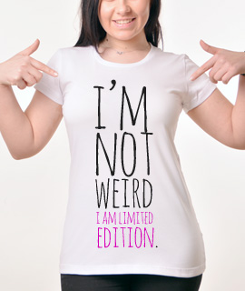 Zenska Rules majica sa natpisom I am not weird I am - Proizvod