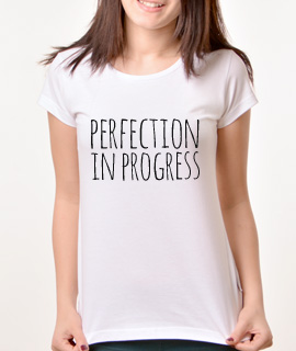 Zenska Rules majica sa natpisom Perfection in progress - Proizvod